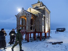 Pravoslavná kaplička na ruské vojenské základně Arktický trojlístek na ostrově...