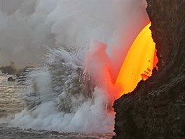 LÁVA. Na nejvtím z havajských ostrov se nachází aktivní vulkán - sopka...