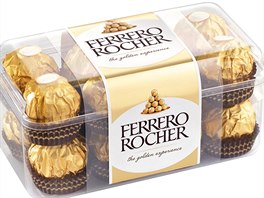 Ferrero Rocher. Pralinka s křupavou oplatkou zalitá čokoládou, posypaná kousky...