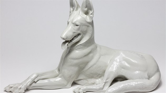 Porcelnov socha vlka, kterou Hitlerovi daroval Heinrich Himmler.