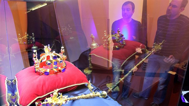 Výstava mistrovských replik korunovačních klenotů se koná až do začátku dubna v Jihlavě. Jsou součástí expozice o Karlu IV.