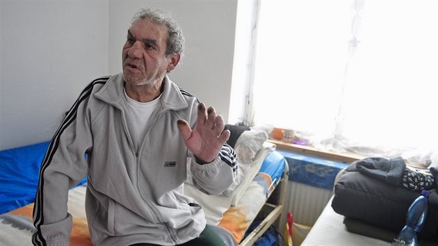 Tento pětapadesátiletý bezdomovec přebývá na ubytovně i s manželkou, jsou svoji už dvacet let.