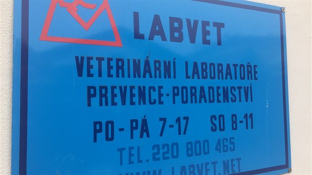 Ve veterinrn laboratoi v Holeovicch vybuchla en lahev s alkoholem v ruce (8.2.2017).