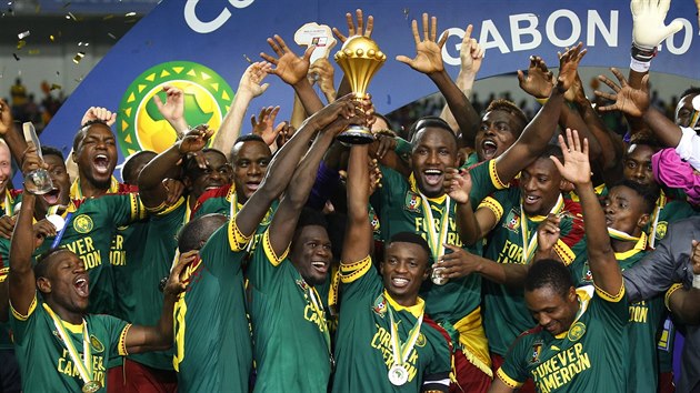 Kamerunt fotbalist slav africk titul.