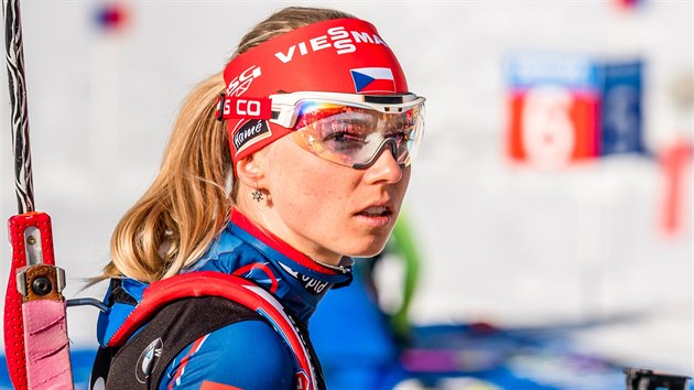 esk biatlonistka Eva Puskarkov ped startem zvodu smench tafet na MS v Hochfilzenu..