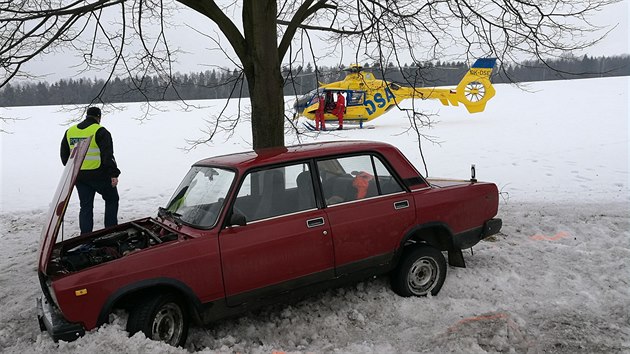 Mu sjel s vozem Lada ze silnice I/11 mezi Rybnou nad Zdobnic na Rychnovsku a Helvkovicemi (7.2.2017).