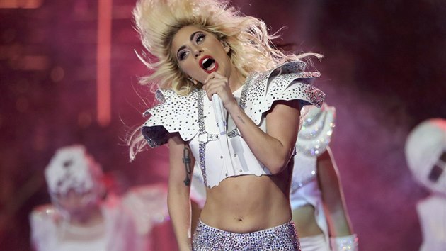 Lady Gaga zazpívala během přestávky Super Bowlu (Houston, 5. února 2017).