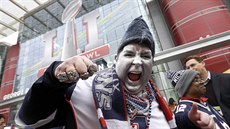 Fanoušek New England Patriots před nedělním finále 51. Super Bowlu