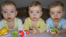 Trojčata Kryštof, Štěpán a Patrik Vrtílkovi ve věku šesti měsíců.
