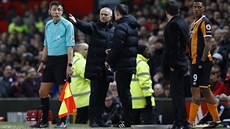 José Mourinho, trenér fotbalist Manchesteru United, bhem ligového utkání s...