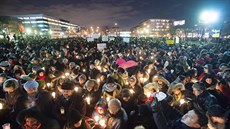 Památku obtí útoku v Quebeku uctili i lidé v Montrealu (30. ledna 2017)