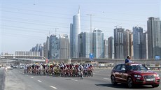 Momentka z cyklistického závodu Kolem Dubaje