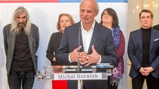 Kandidát na prezidenta Michal Horáek pedstavil svj tým poradc. (9. února...