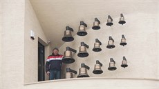 Patnáct bronzových zvon, které jsou na venkovní fasád kostela, vyrobili ve...