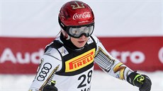 Ester Ledecká v cíli superob�ího slalomu na MS ve Svatém Mo�ici.