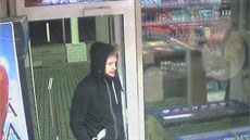 Neznámý mu� ve�el do prodejny  benzinové �erpací stanice v ulici Sokolovská a s...