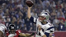 Tom Brady z New England Patriots v Super Bowlu proti Atlant