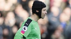 TO SE NEPOVEDLO. Branká Petr ech namazal na tetí gól Chelsea Cescu...