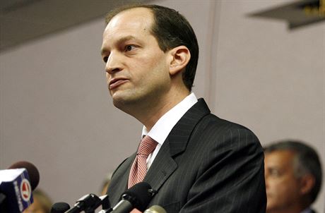Kandidát na ministra práce Alexandr Acosta. (23. 6. 2006)