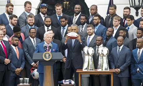 U OBAMY. Kdy fotbalisté New England Patriots vyhráli Super Bowl v roce 2014,...