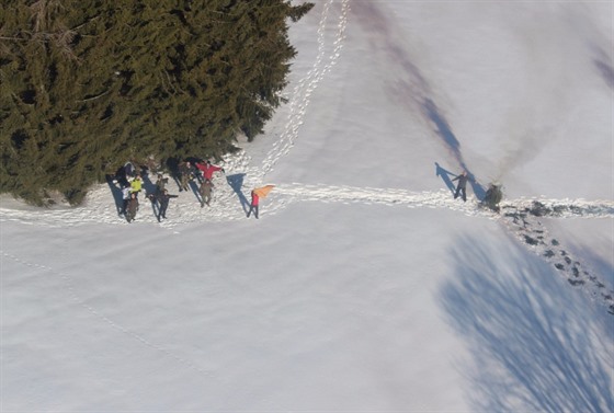 Piloti v Krušných horách cvičili, jak přežít v zimní krajině po havárii...