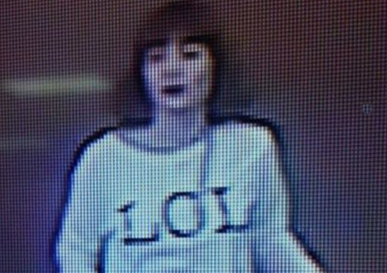 Kamery zachytily enu, která je podezelá z vrady Kim ong-nama (15. února...