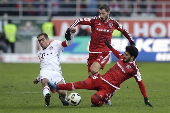 Kapitán Bayernu Mnichov Philipp Lahm v zápase proti Ingolstadtu.