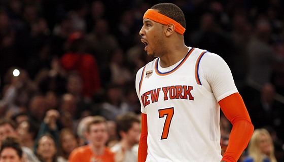 Carmelo Anthony z New Yorku v duelu se San Antoniem.