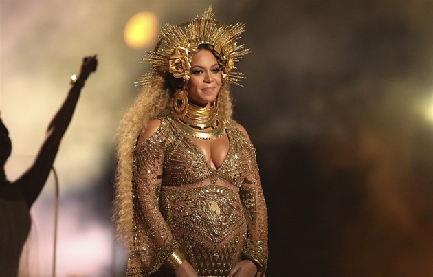 Koncertem v Dubaji nechtěla nikomu ublížit, hájí zpěvačku Beyoncé otec