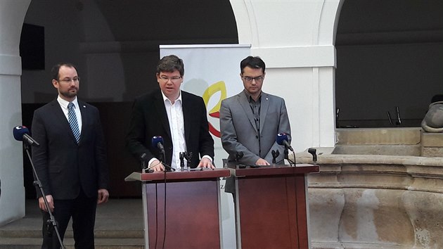 Europoslanci Ji�í Pospí�il a Stanislav Pol�ák mají být v �ele spole�né kandidátky TOP 09 a STAN do evropských voleb.