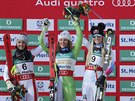 Stephanie Venierová (stíbro), Ilka tuhecová (zlato) a Lindsey Vonnová (bronz)...