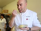 Zn�m� kucha� Ond�ej Slanina p�ijel do Chebu va�it  se studenty Integrovan�...
