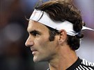 výcarský tenista Roger Federer slaví povedenou výmnu v utkání proti Zverevovi...