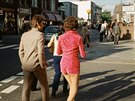 Londýnská móda ze zaátku 70. let: nosily se výrazné barvy a ultrakrátké ortky.