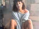 Jennifer Bealsová ve slavném outfitu z filmu Flashdance (1983)