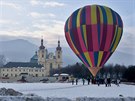 Pelet Jizerských hor v létajícím balonu pekazil vítr (12. února 2017).