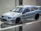 Slavný Ford Sierra s typickým dvoupatrovým kídlem na zádi