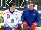 Reprezentaní trenér Josef Augusta s Jaromírem Jágrem pi tréninku na hokejovém...