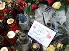 Sv��ky, vzkazy, fotky. Na m�st� nehody vzniklo pietn� m�sto