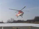 Leteck zchranka pedvedla vrtulnk i vyzvednut pacienta
