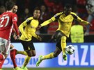 Ousmane Dembélé z Dortmundu v akci bhem utkání Ligy mistr na hiti Benfiky...