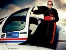 Kardinál Miloslav Vlk pózoval u letadla pro Magazín MF DNES