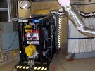 Vrtací automat, který umonil vybudovat vstupní zaízení pro robota.