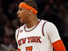 Carmelo Anthony z New Yorku v duelu se San Antoniem.