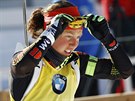 Nmecká biatlonistka Laura Dahlmeierová ped závodem s hromadným startem na MS...