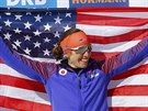 Americká biatlonistka Susan Dunkleeová se raduje ze stíbrné medaile v závod s...