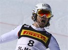 Rakouský lya  Manuel Feller v cíli slalomu na mistrovství svta ve Svatém...