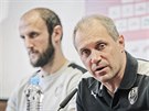 Trenér plzeňských fotbalistů Roman Pivarník hovoří na tiskové konferenci klubu,...