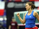 ZAATÁ PST. Barbora Strýcová v utkání Fed Cupu proti Lae Arruabarrenové