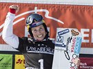 Snowboardkrosaka Eva Samková slaví triumf v nmeckém Feldbergu.